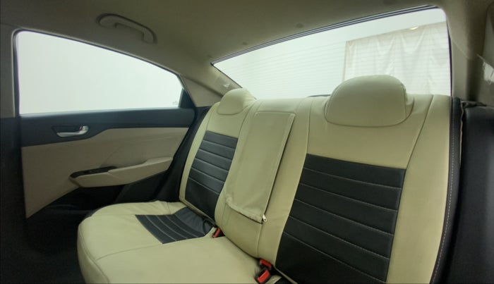 2018 Hyundai Verna 1.6 CRDI SX, Diesel, Manual, 56,082 km, Right Side Rear Door Cabin