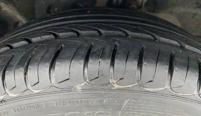 2015 Ford Ecosport 1.5 TITANIUM TI VCT AT, Petrol, Automatic, 48,532 km, Left Front Tyre Tread