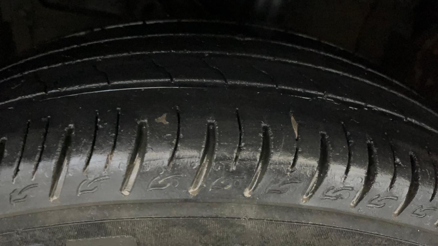 2021 Maruti Vitara Brezza VXI, CNG, Manual, 79,561 km, Left Front Tyre Tread