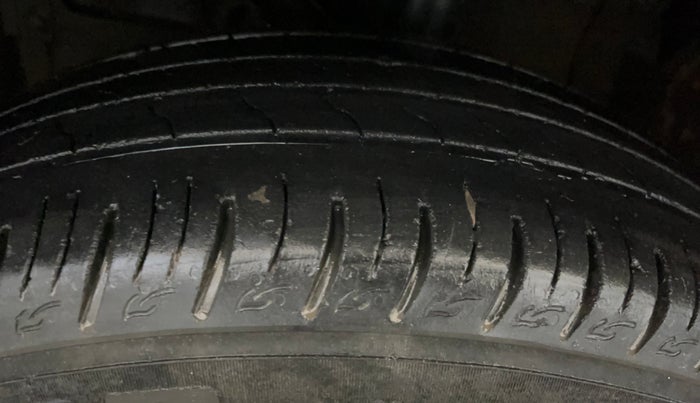 2021 Maruti Vitara Brezza VXI, CNG, Manual, 79,338 km, Left Front Tyre Tread