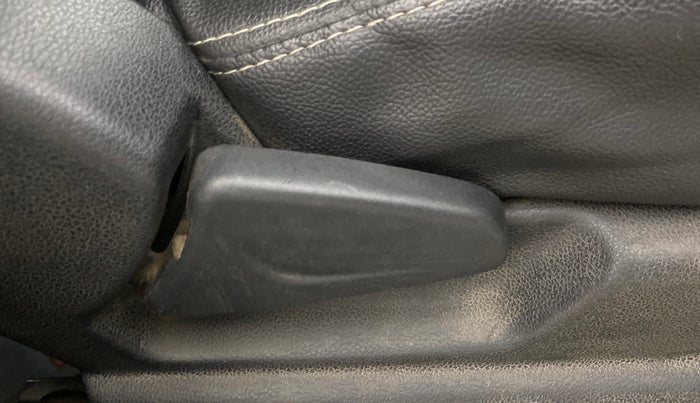 2018 Renault Kwid RXT 1.0, Petrol, Manual, 77,887 km, Driver Side Adjustment Panel