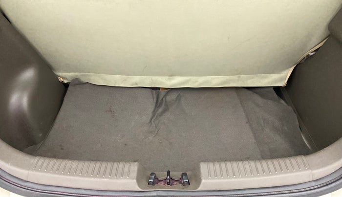 2013 Hyundai i10 ERA 1.1, Petrol, Manual, 62,049 km, Boot Inside