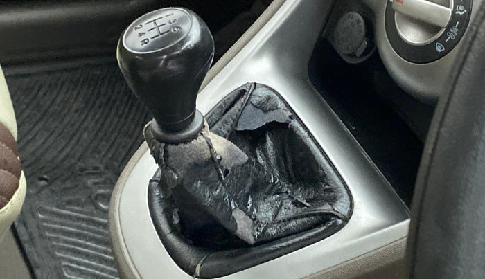 2013 Hyundai i10 ERA 1.1, Petrol, Manual, 62,049 km, Gear lever - Boot cover slightly torn