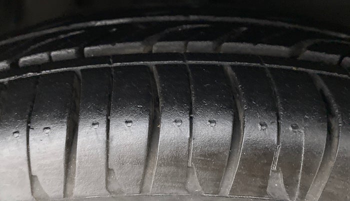 2013 Hyundai i10 ERA 1.1, Petrol, Manual, 62,049 km, Right Front Tyre Tread