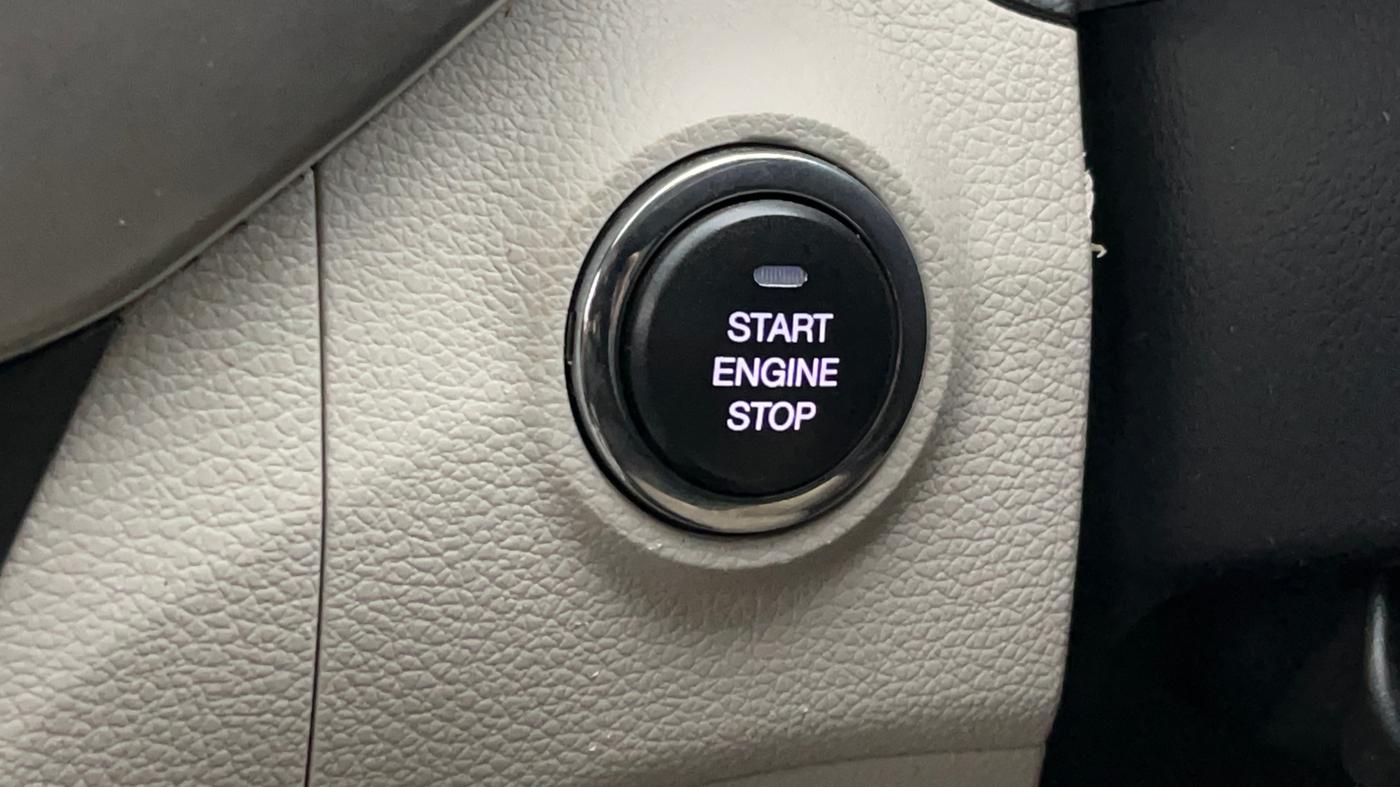 2019 Mahindra XUV300 W8 1.2 PETROL, Petrol, Manual, 44,463 km, Keyless Start/ Stop Button