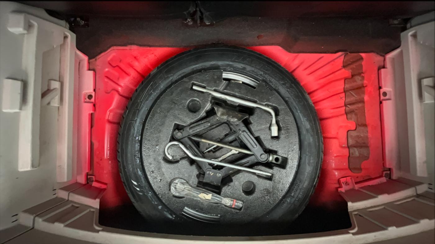 2019 Mahindra XUV300 W8 1.2 PETROL, Petrol, Manual, 44,463 km, Spare Tyre