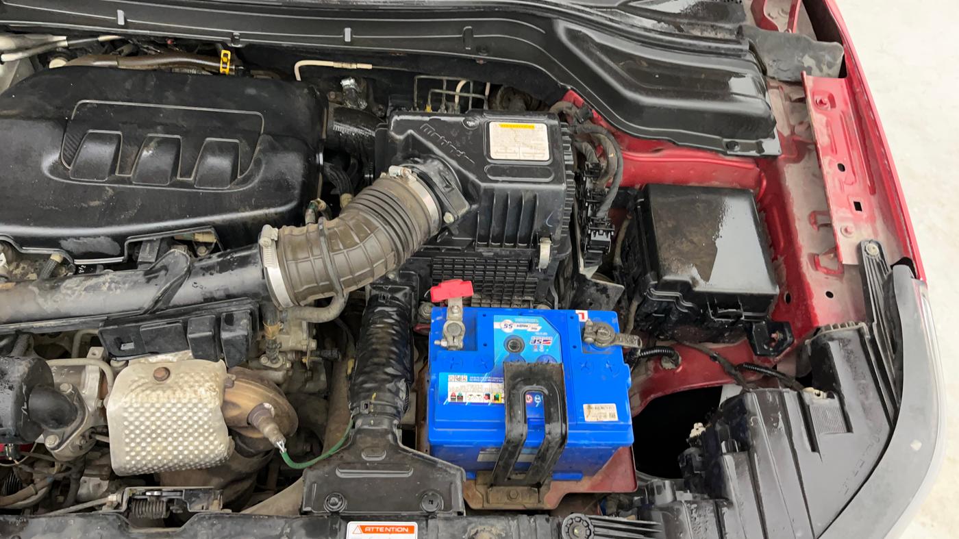 2019 Mahindra XUV300 W8 1.2 PETROL, Petrol, Manual, 44,463 km, Engine View - Left