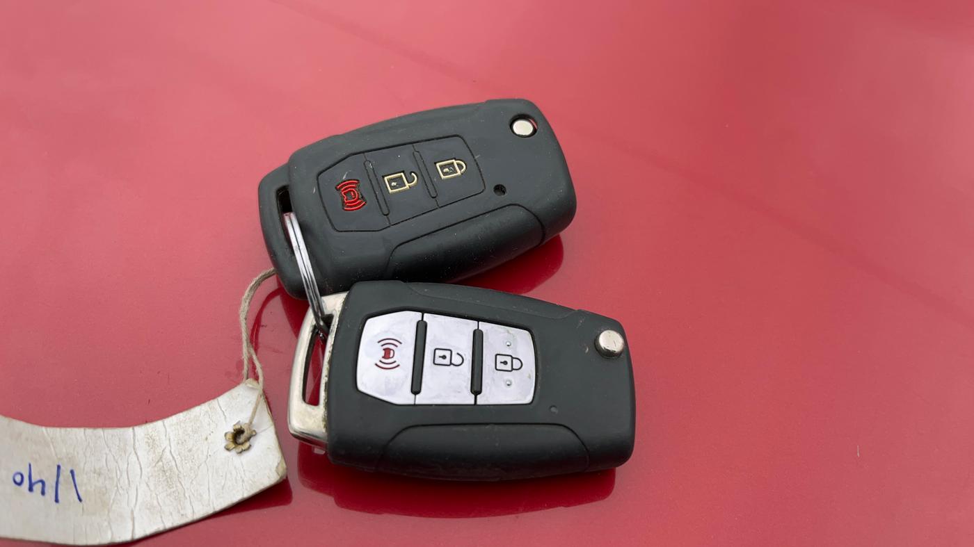 2019 Mahindra XUV300 W8 1.2 PETROL, Petrol, Manual, 44,463 km, Key Close Up