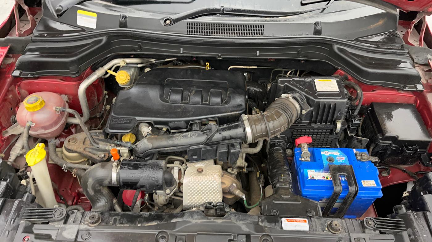 2019 Mahindra XUV300 W8 1.2 PETROL, Petrol, Manual, 44,463 km, Engine View