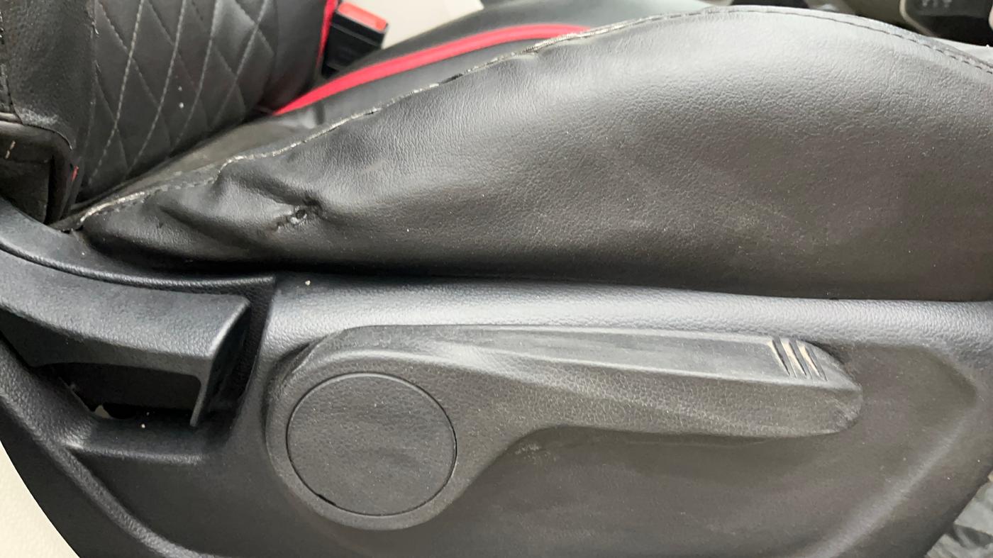 2019 Mahindra XUV300 W8 1.2 PETROL, Petrol, Manual, 44,463 km, Driver Side Adjustment Panel