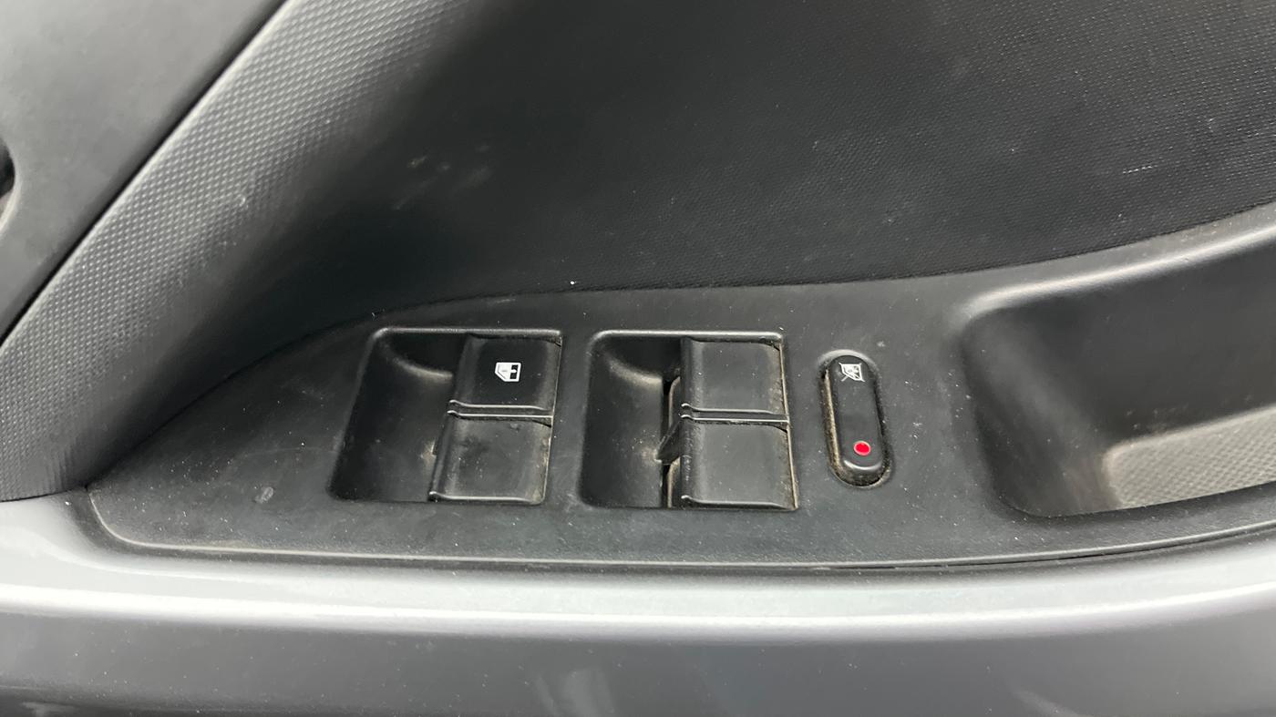 2020 Tata NEXON XM PETROL, Petrol, Manual, 69,249 km, Driver Side Door Panels Control