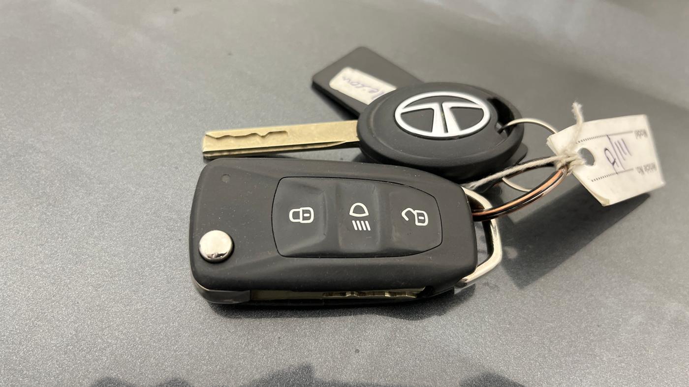 2020 Tata NEXON XM PETROL, Petrol, Manual, 69,249 km, Key Close Up