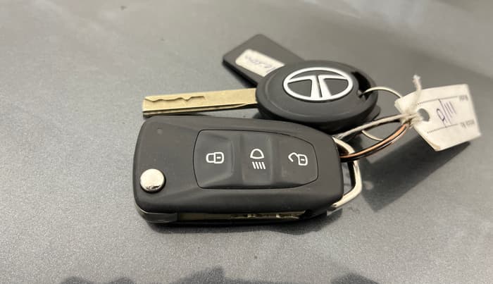 2020 Tata NEXON XM PETROL, Petrol, Manual, 69,022 km, Key Close Up
