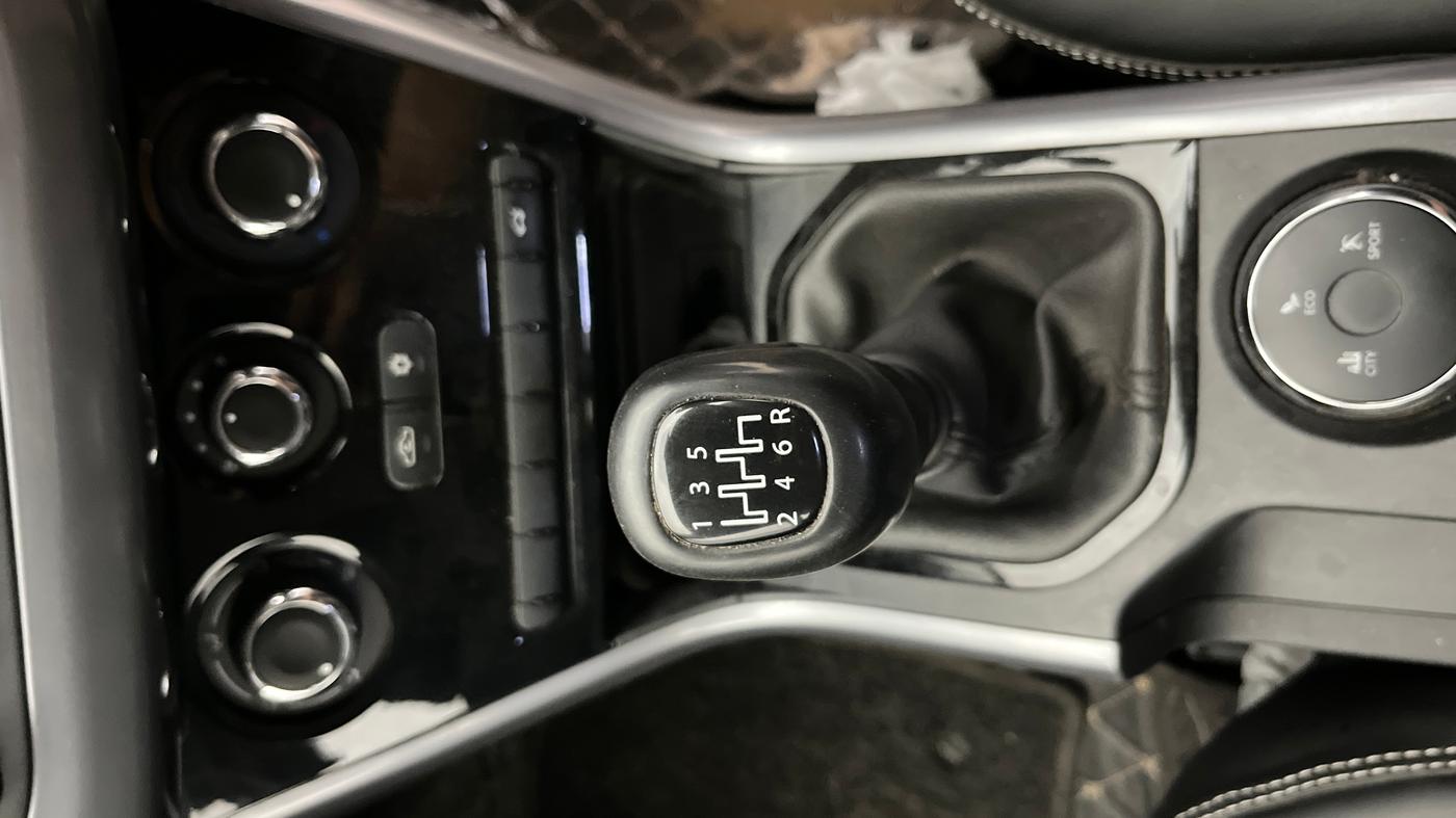 2020 Tata NEXON XM PETROL, Petrol, Manual, 69,249 km, Gear Lever