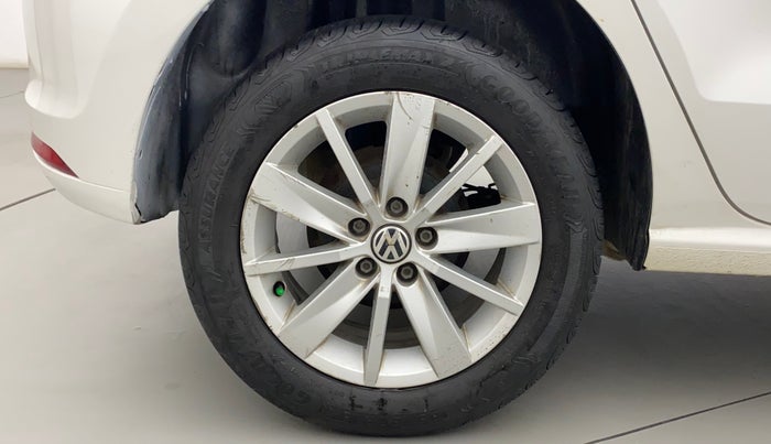 2015 Volkswagen Polo HIGHLINE1.2L, Petrol, Manual, 65,040 km, Right Rear Wheel