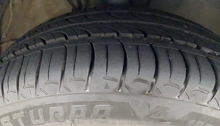 2015 Volkswagen Polo HIGHLINE1.2L, Petrol, Manual, 65,040 km, Right Front Tyre Tread