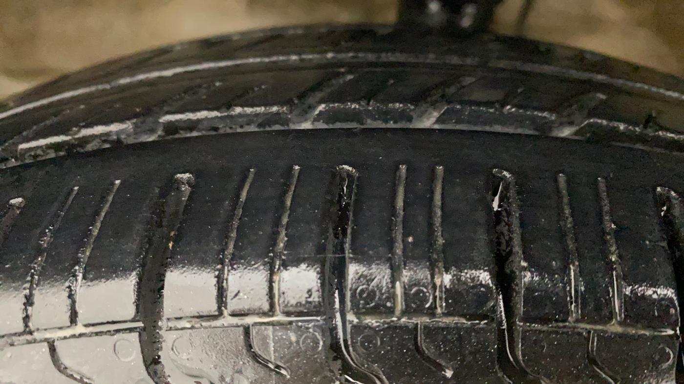 2015 Maruti Wagon R 1.0 LXI, Petrol, Manual, 86,383 km, Left Front Tyre Tread