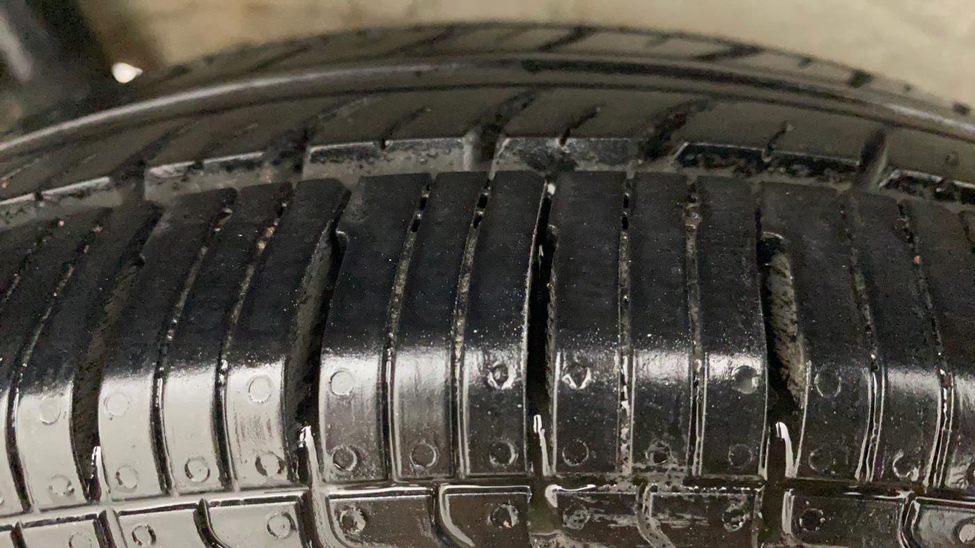 2015 Maruti Wagon R 1.0 LXI, Petrol, Manual, 86,383 km, Right Rear Tyre Tread