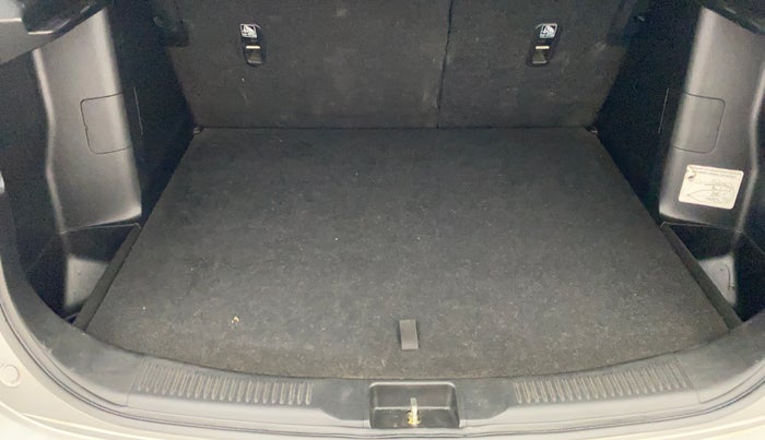 2018 Maruti S Cross ZETA 1.3, Diesel, Manual, 78,754 km, Boot Inside