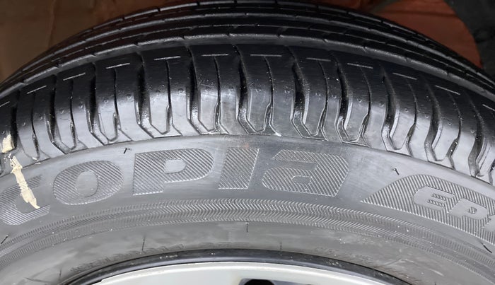 2020 Maruti Swift VXI D, Petrol, Manual, 4,463 km, Right Front Tyre Tread