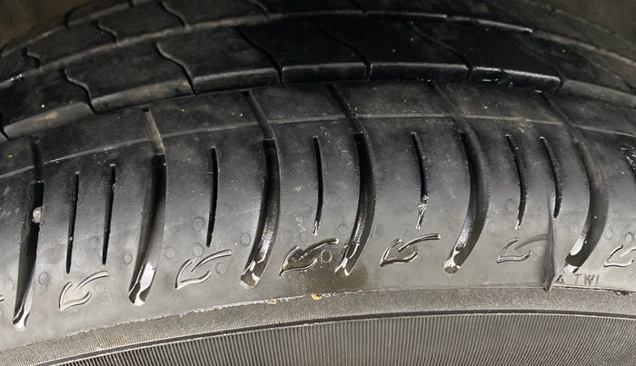 2019 Hyundai Elite i20 ASTA (O) CVT, Petrol, Automatic, 19,804 km, Right Front Tyre Tread