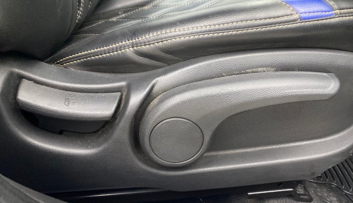 2019 Hyundai Elite i20 ASTA (O) CVT, Petrol, Automatic, 19,804 km, Driver Side Adjustment Panel