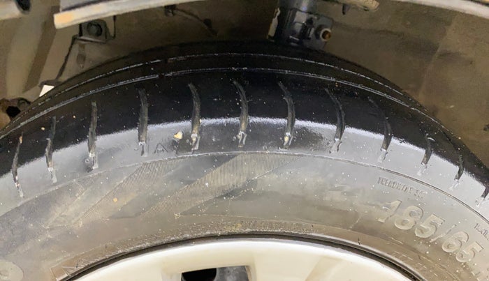 2016 Maruti Ciaz VDI+ SHVS, Diesel, Manual, 1,05,845 km, Right Front Tyre Tread