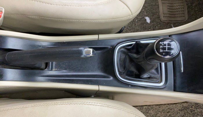 2016 Maruti Ciaz VDI+ SHVS, Diesel, Manual, 1,05,845 km, Gear Lever