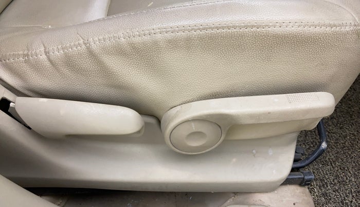 2016 Maruti Ciaz VDI+ SHVS, Diesel, Manual, 1,05,845 km, Driver Side Adjustment Panel