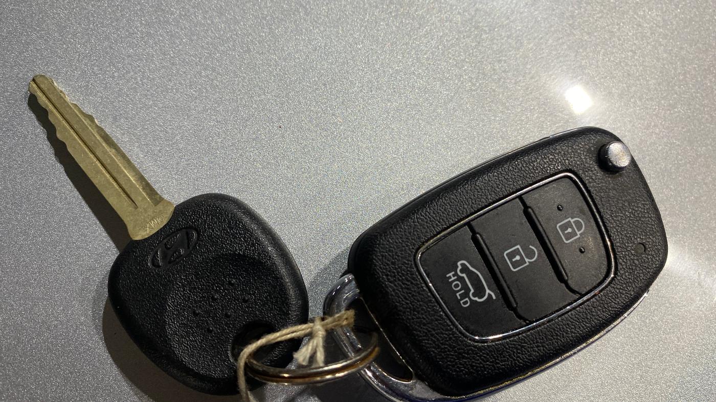 2021 Hyundai VENUE S+ 1.2, Petrol, Manual, 8,760 km, Key Close Up