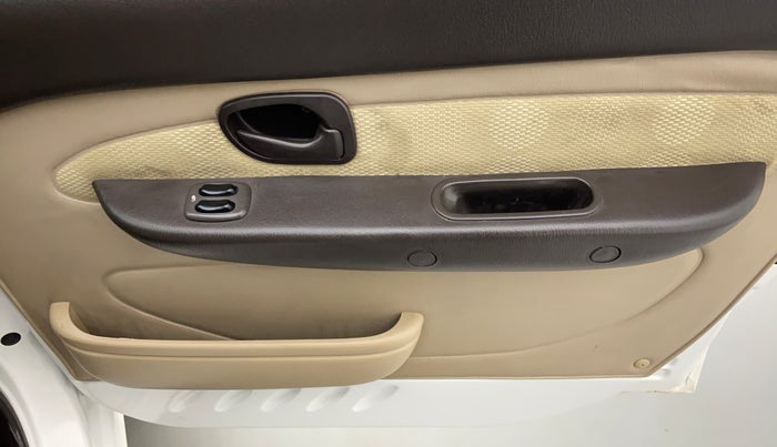 2013 Hyundai Santro Xing GL PLUS, Petrol, Manual, 29,899 km, Driver Side Door Panels Controls