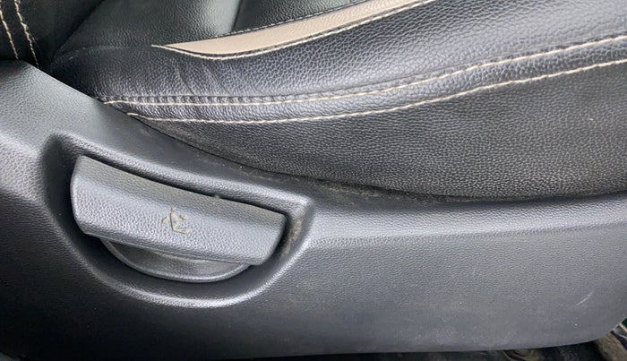 2019 Hyundai Grand i10 MAGNA 1.2 KAPPA VTVT, Petrol, Manual, 21,193 km, Driver Side Adjustment Panel