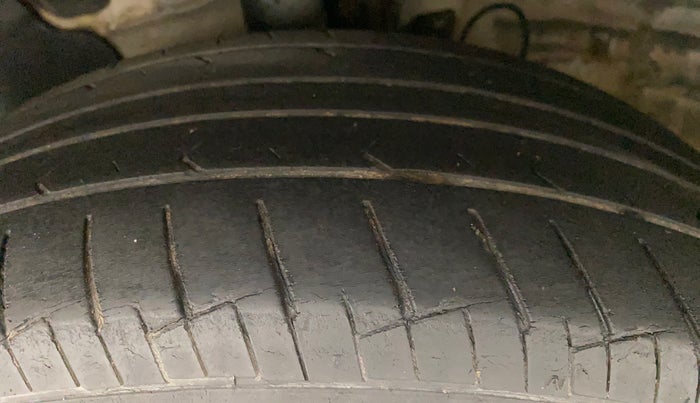 2018 Hyundai Verna 1.6 EX CRDI, Diesel, Manual, 76,393 km, Left Front Tyre Tread