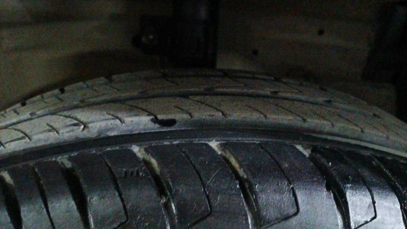 2014 Maruti Swift Dzire VXI, Petrol, Manual, 83,299 km, Right Front Tyre Tread
