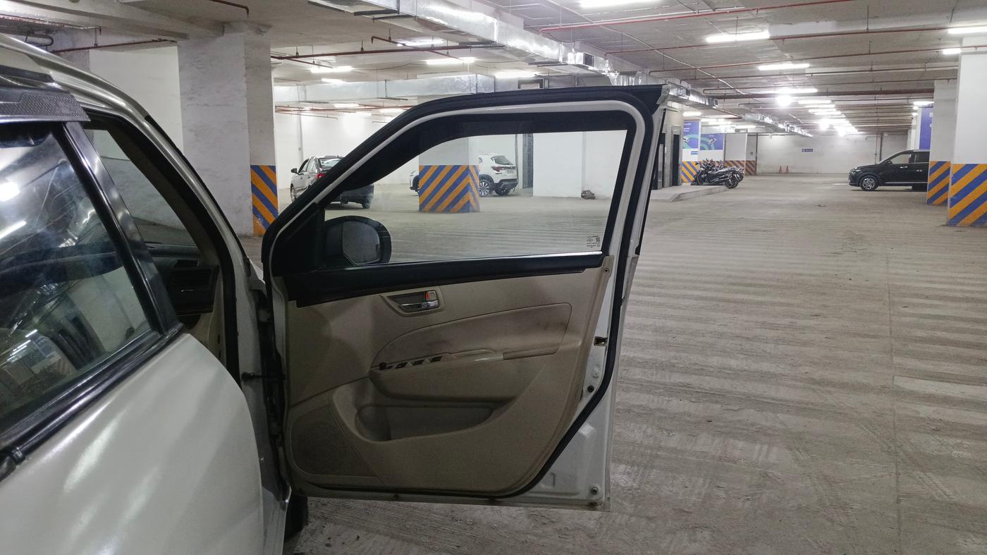 2014 Maruti Swift Dzire VXI, Petrol, Manual, 83,299 km, Driver Side Door Panels Control