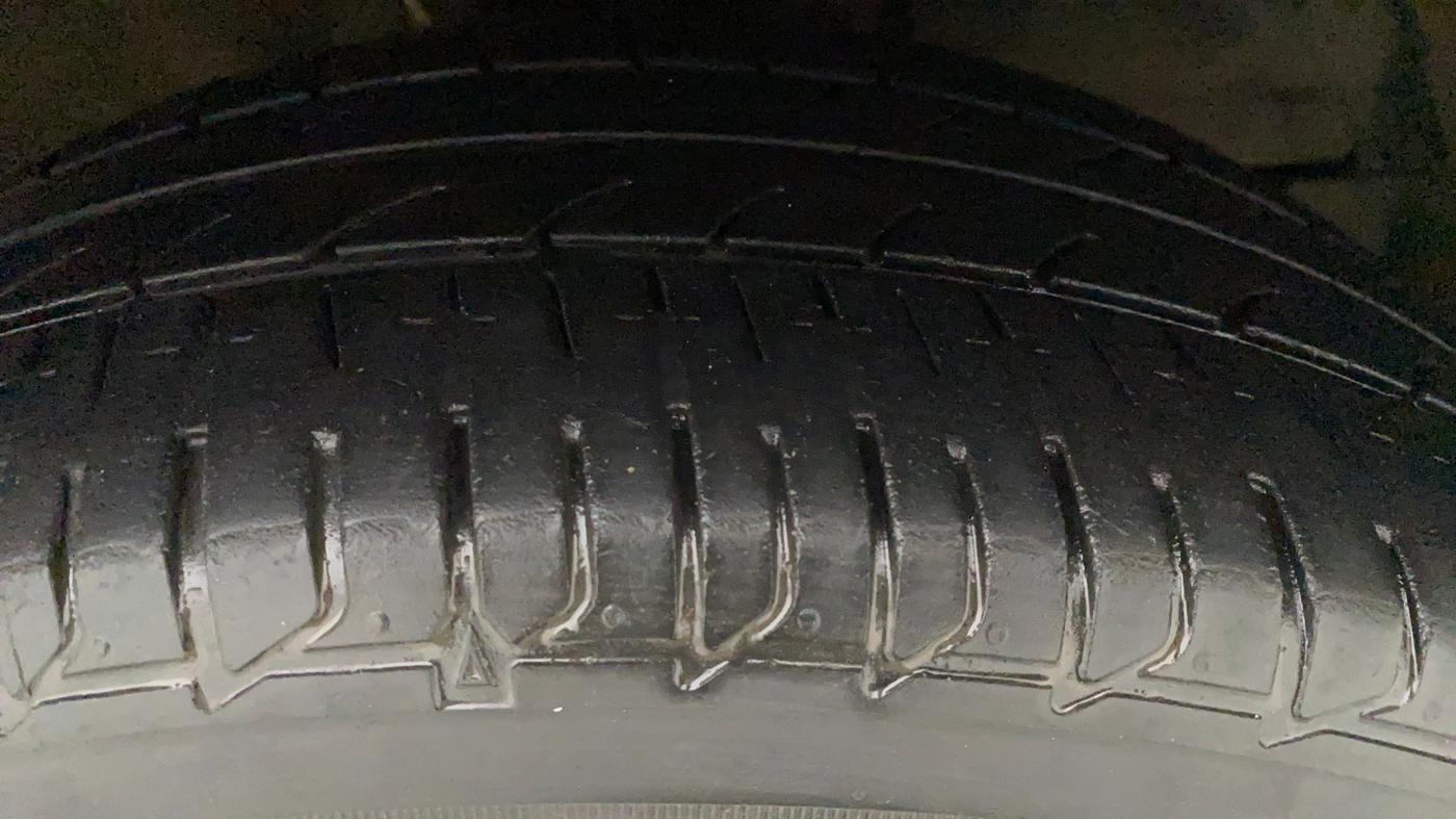 2017 Maruti Baleno ALPHA PETROL 1.2, Petrol, Manual, 1,00,098 km, Left Front Tyre Tread