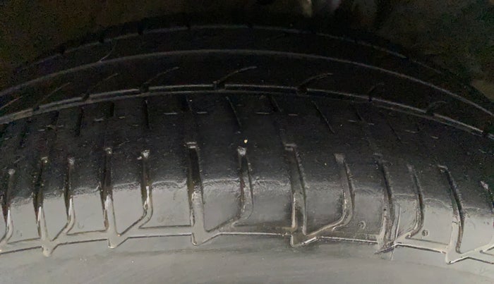 2017 Maruti Baleno ALPHA PETROL 1.2, Petrol, Manual, 1,00,098 km, Right Rear Tyre Tread