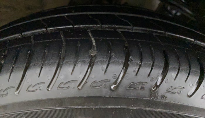 2021 Renault TRIBER 1.0 RXZ, Petrol, Manual, Right Rear Tyre Tread