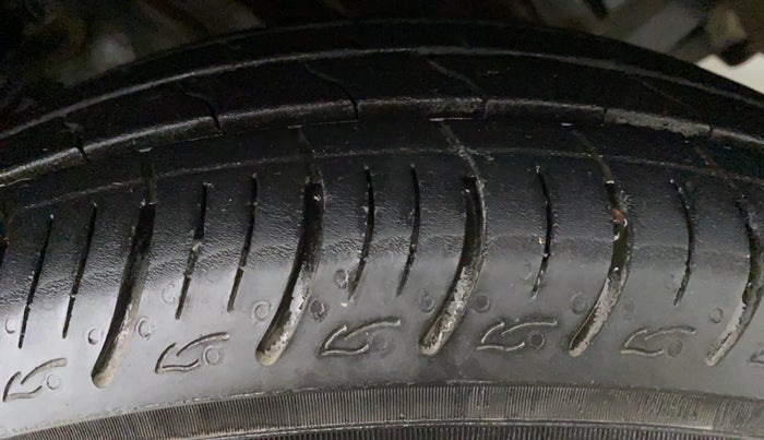 2021 Renault TRIBER 1.0 RXZ, Petrol, Manual, Left Rear Tyre Tread