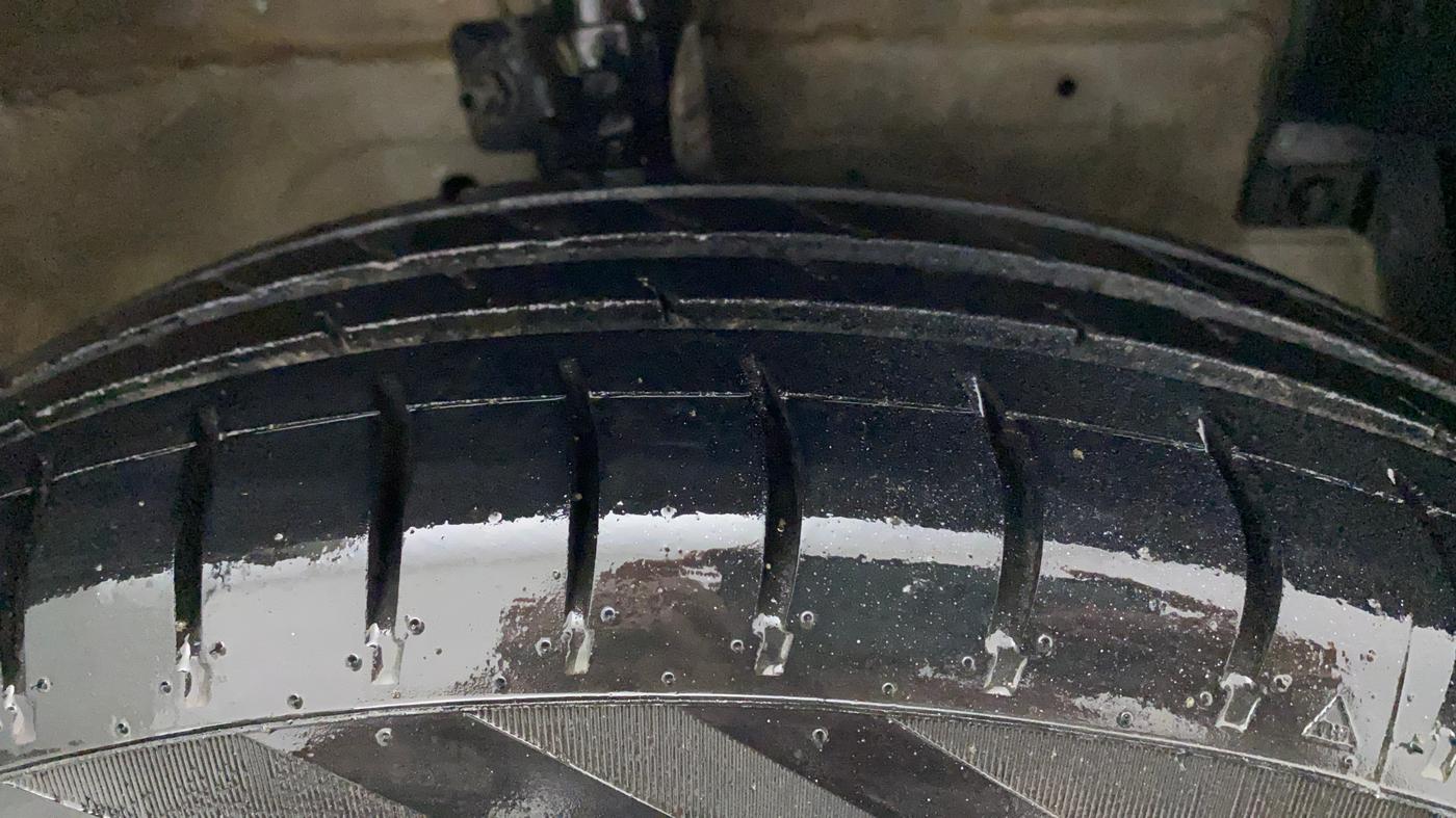 2013 Maruti Swift VXI, Petrol, Manual, 59,160 km, Right Front Tyre Tread