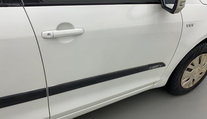 2013 Maruti Swift VXI, Petrol, Manual, 59,160 km, Driver-side door - Paint has faded