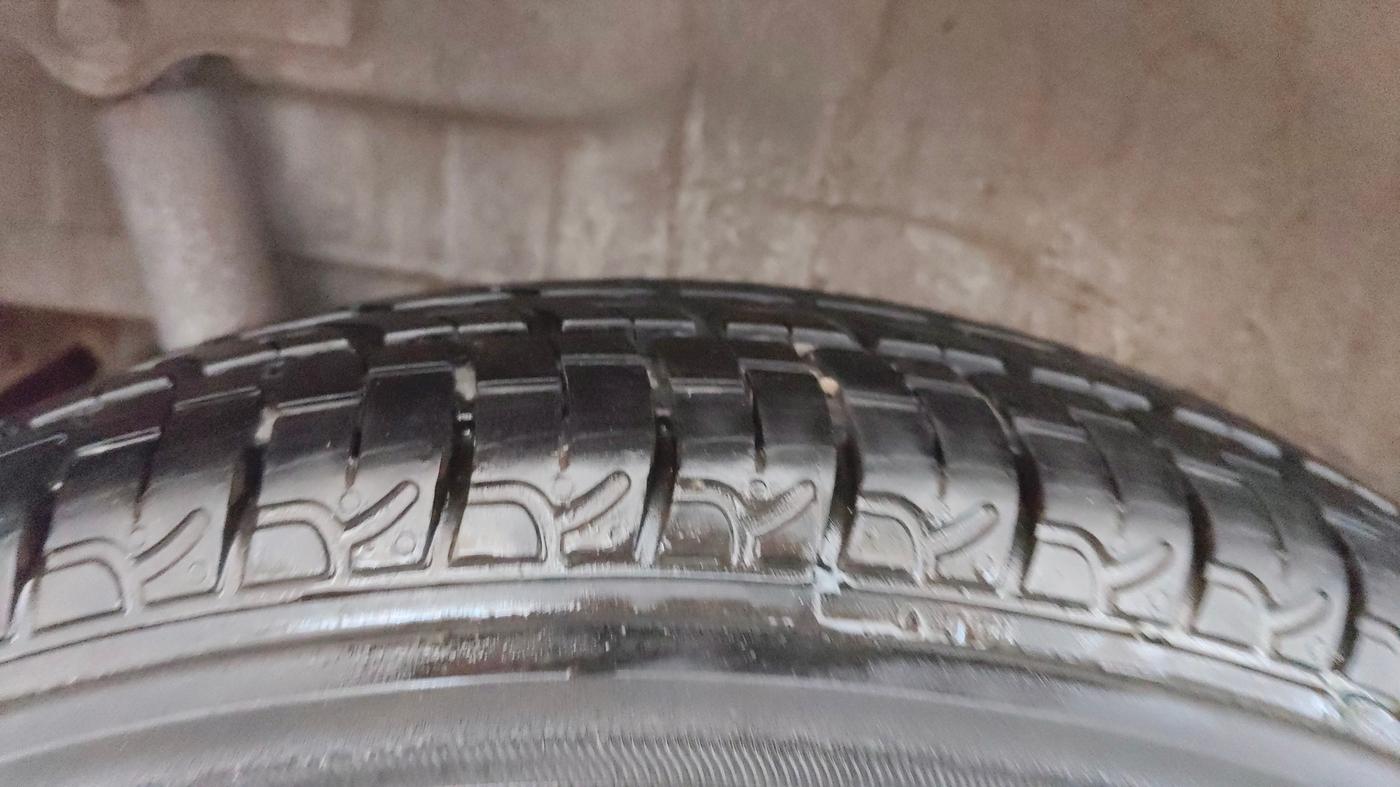 2016 Maruti Wagon R 1.0 VXI AMT, Petrol, Automatic, 62,885 km, Right Rear Tyre Tread