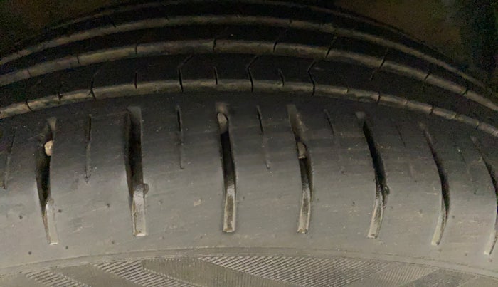 2017 Maruti Baleno ZETA PETROL 1.2, Petrol, Manual, 15,534 km, Right Front Tyre Tread