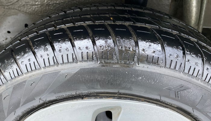 2015 Maruti Celerio VXI d, Petrol, Manual, 9,639 km, Left Rear Tyre Tread