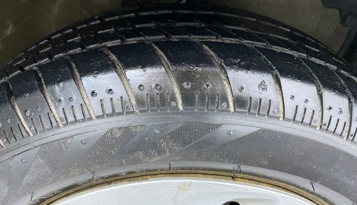 2015 Maruti Celerio VXI d, Petrol, Manual, 9,639 km, Right Front Tyre Tread