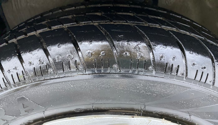 2015 Maruti Celerio VXI d, Petrol, Manual, 9,639 km, Left Front Tyre Tread