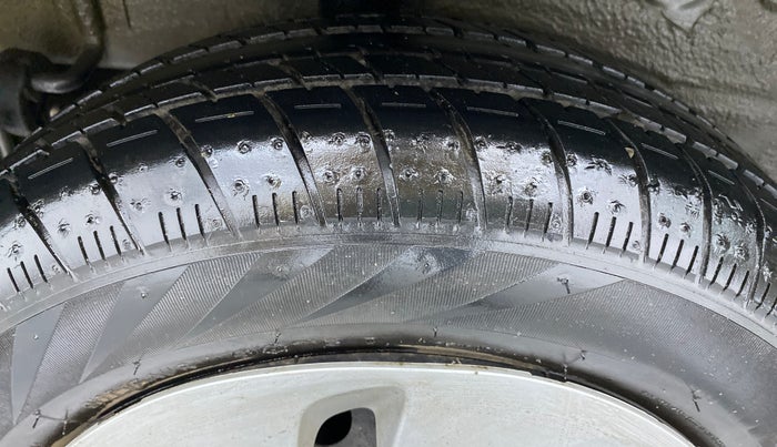 2015 Maruti Celerio VXI d, Petrol, Manual, 9,639 km, Right Rear Tyre Tread