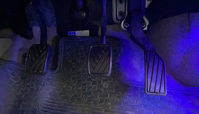 2017 Maruti Ciaz ALPHA 1.4 PETROL, Petrol, Manual, 27,768 km, Pedals