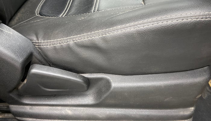 2018 Renault Kwid RXT 1.0, Petrol, Manual, 84,164 km, Driver Side Adjustment Panel