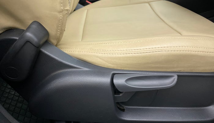2020 Volkswagen Polo HIGH LINE PLUS 1.0, Petrol, Manual, 40,972 km, Driver Side Adjustment Panel
